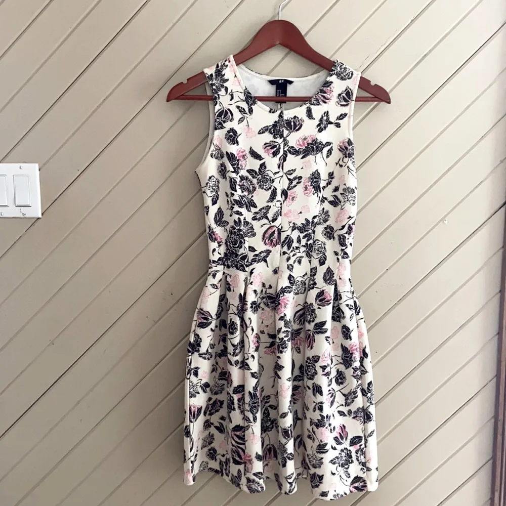 Dress - Picture 1 of 1